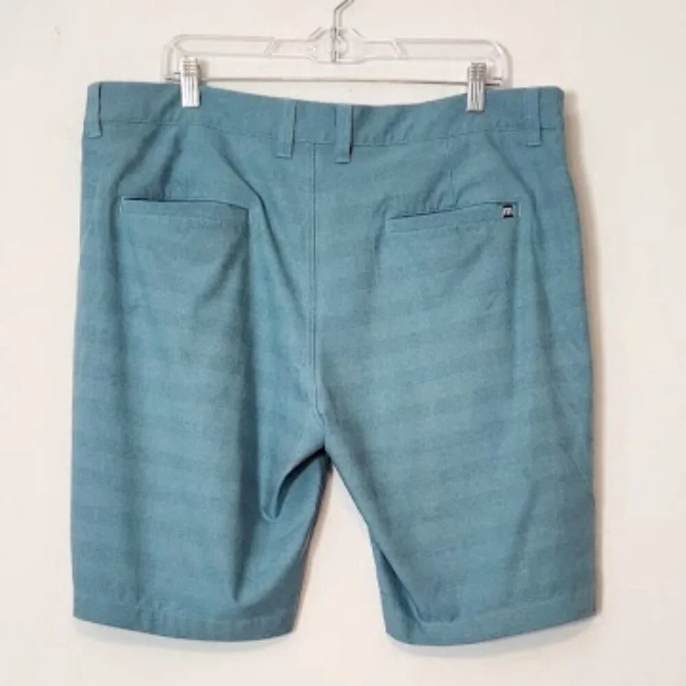 Travis Mathew Men's Shorts Size 38
